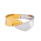 Brazalete Tiamat de GebNut en acero inoxidable bicolor dorado y plateado con diseño ajustable y moderno